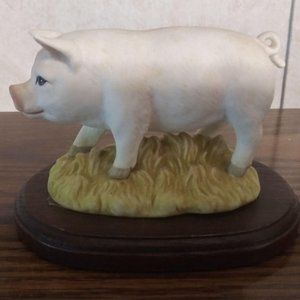 A Special Gift From Bermuda Pottery Pig Figurine o